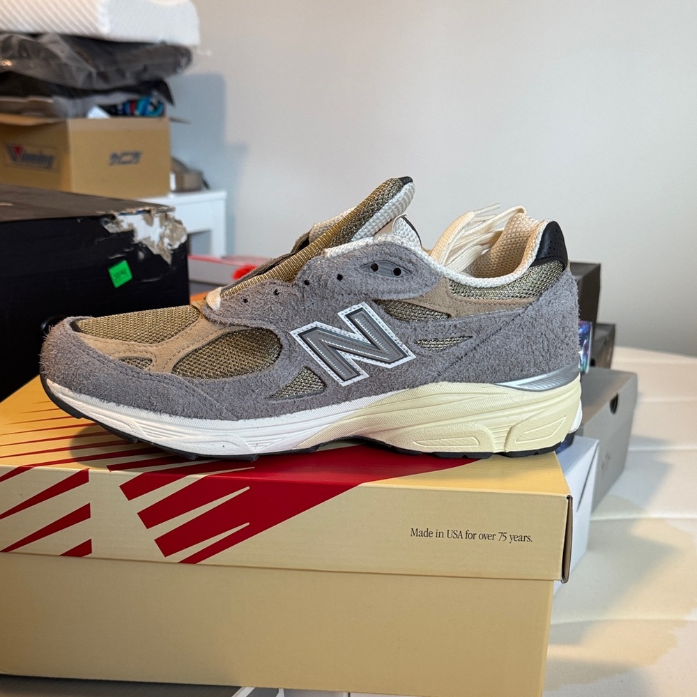 New Balance 990v3